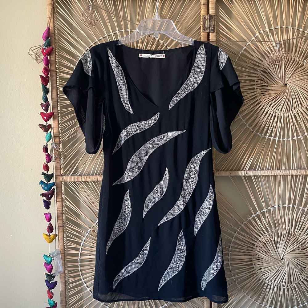 CHELSEA & VIOLET | Snake Skin Flutter Sleeve Shift Mini Dress